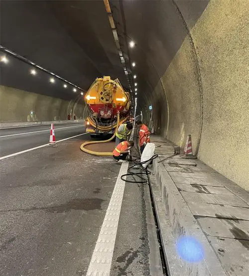 大涌镇隧道排水渠清淤